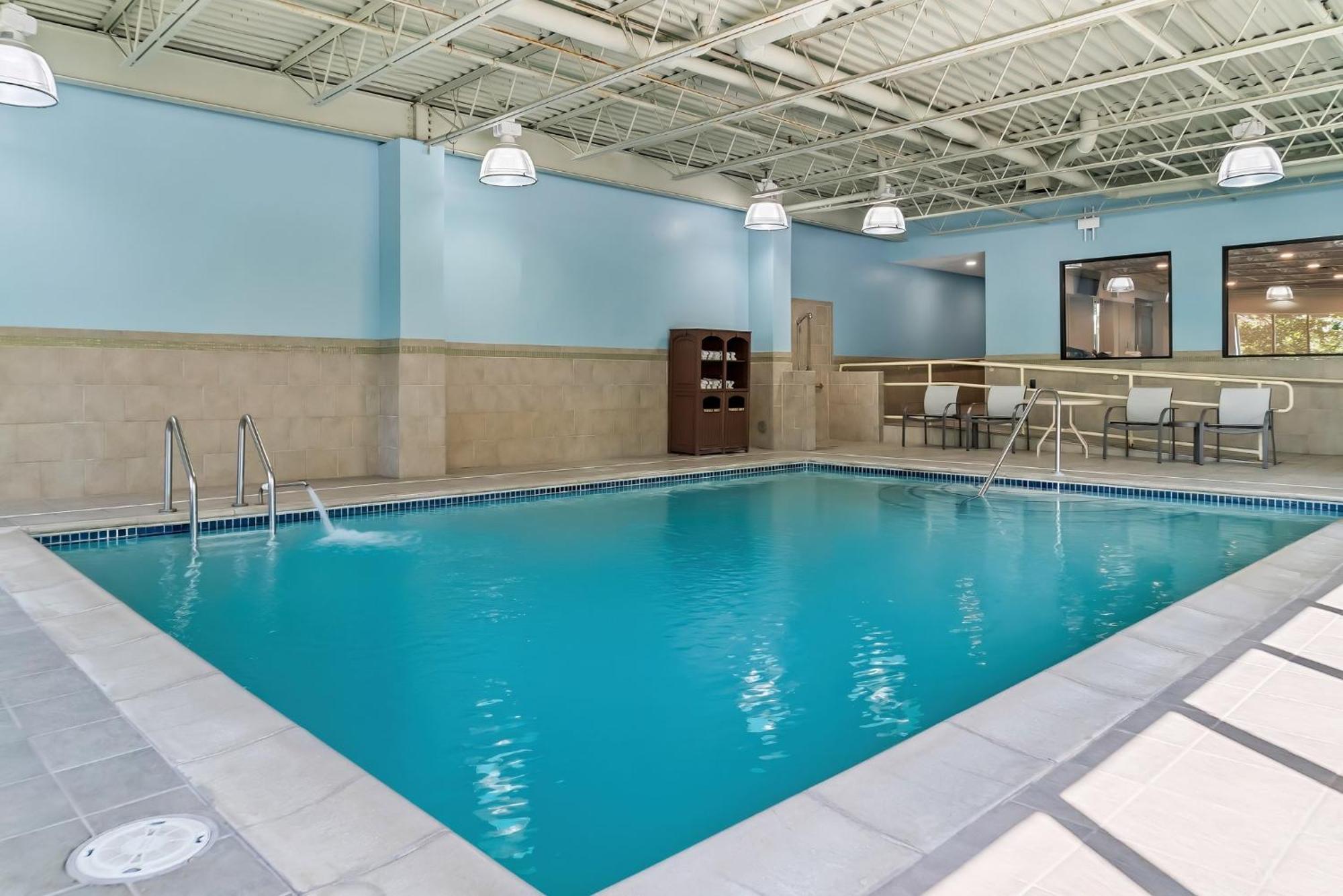 Holiday Inn Express & Suites Detroit - Novi By Ihg Bagian luar foto