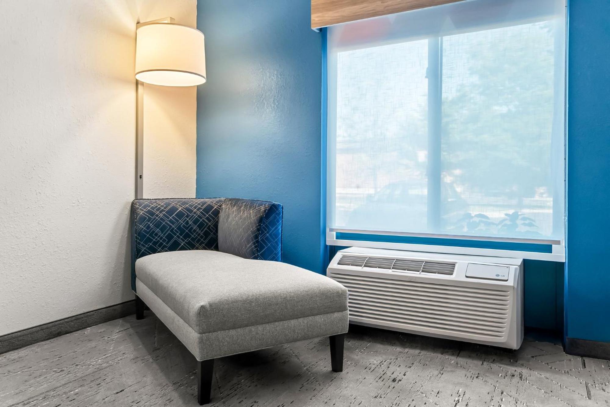 Holiday Inn Express & Suites Detroit - Novi By Ihg Bagian luar foto