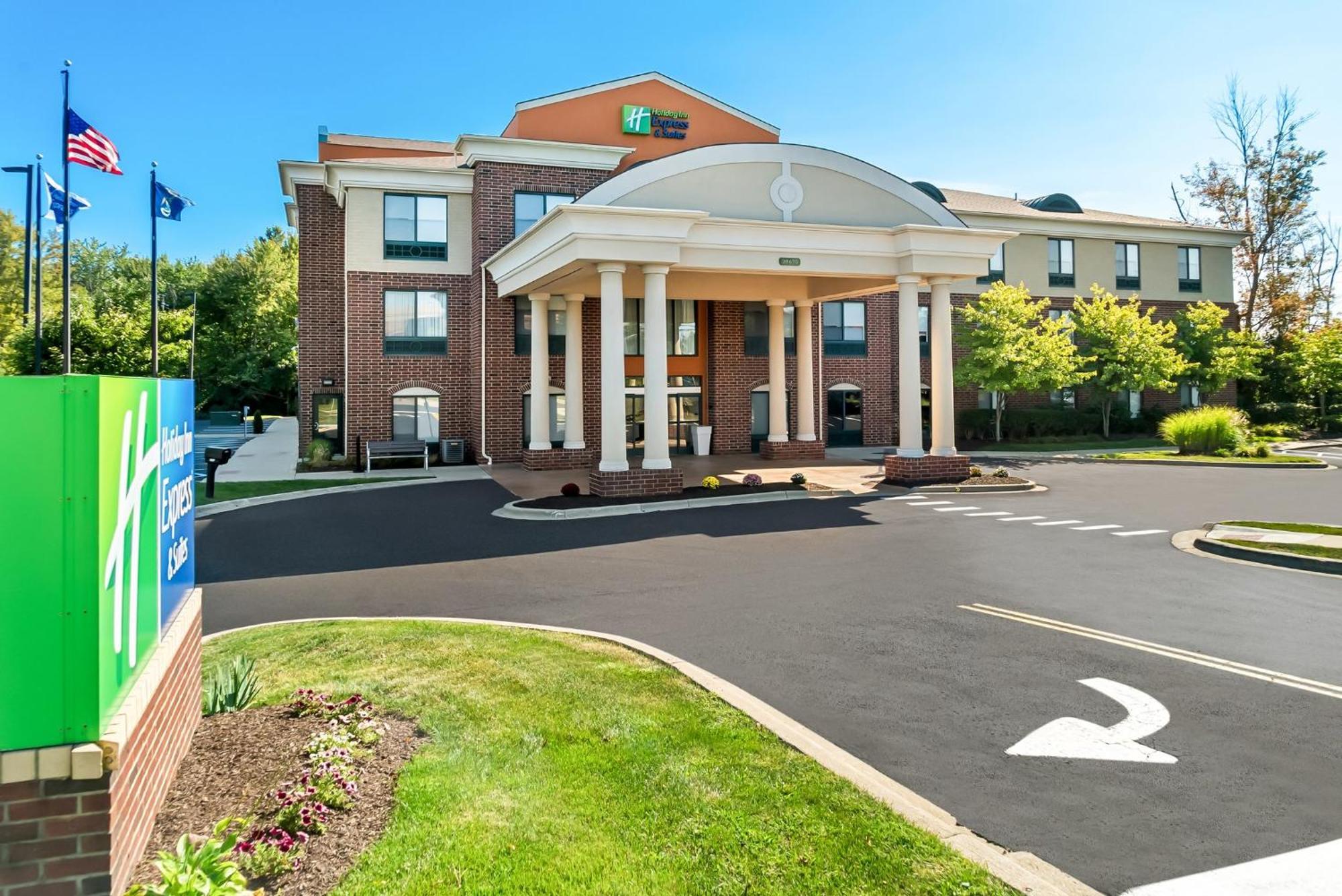 Holiday Inn Express & Suites Detroit - Novi By Ihg Bagian luar foto