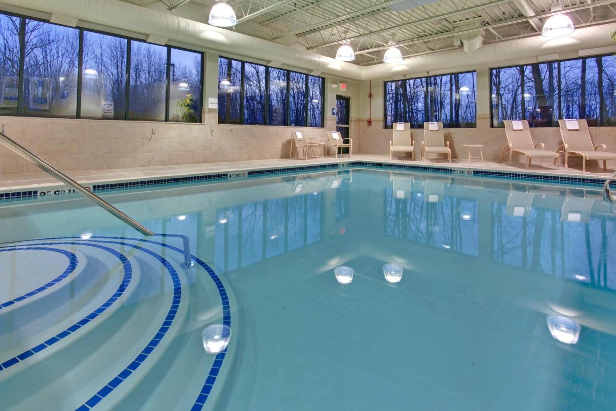 Holiday Inn Express & Suites Detroit - Novi By Ihg Bagian luar foto
