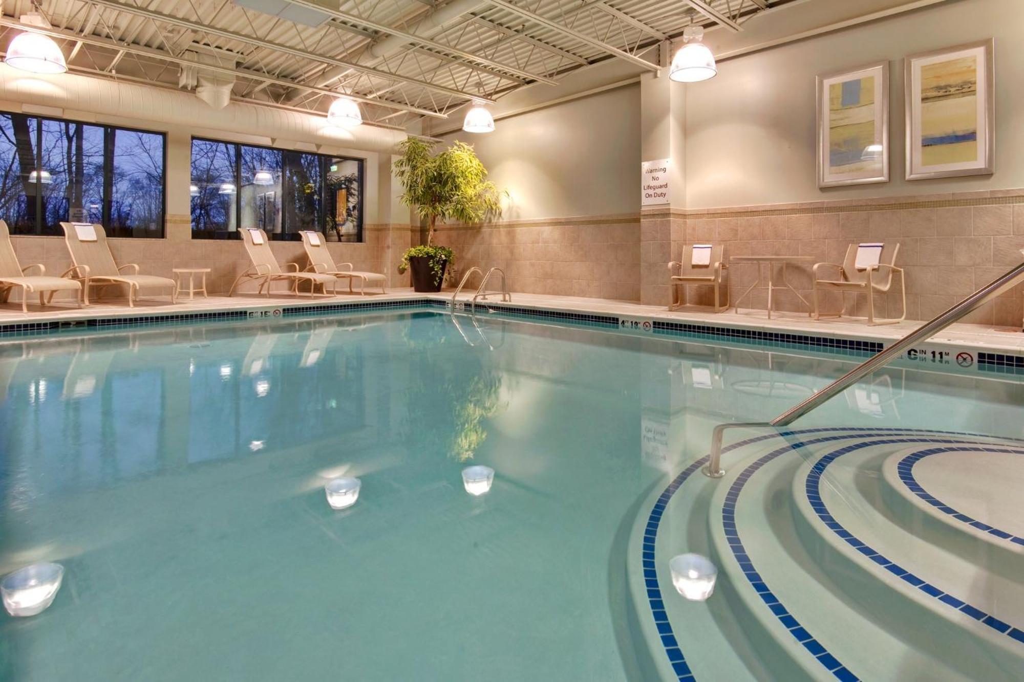 Holiday Inn Express & Suites Detroit - Novi By Ihg Bagian luar foto
